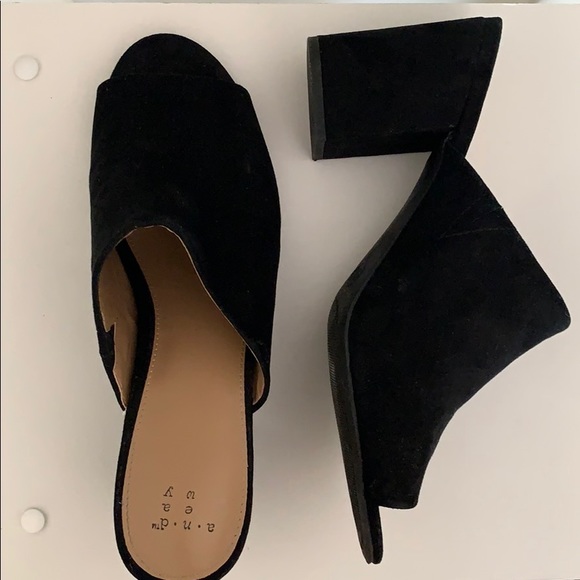 Mules - Picture 2 of 7